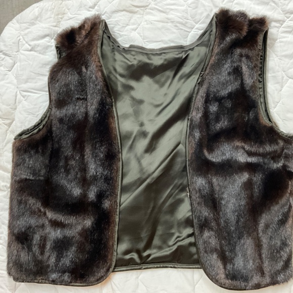 Woman’s lined jacket  with faux fur zip in zip out lining with faux fur collar - Picture 7 of 8